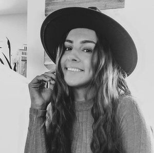 Meet your Posher, Julia